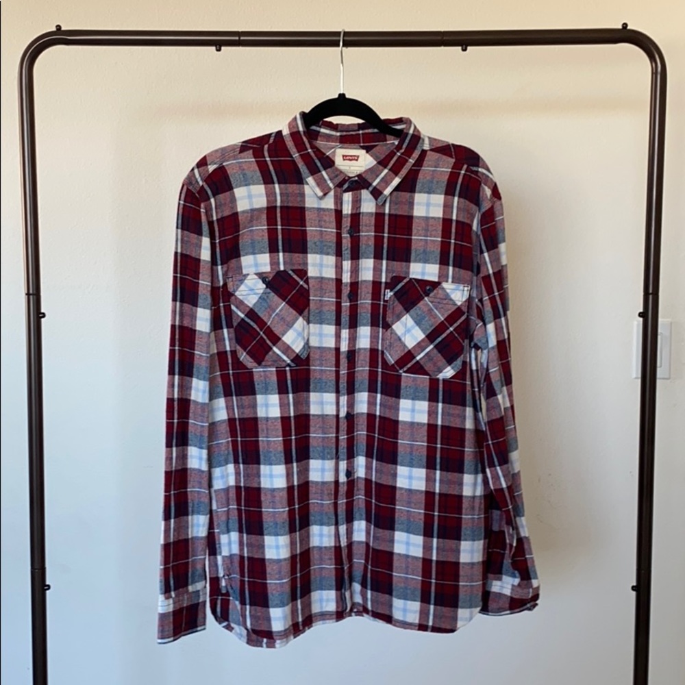 Levi’s - Button Down Shirt - Large